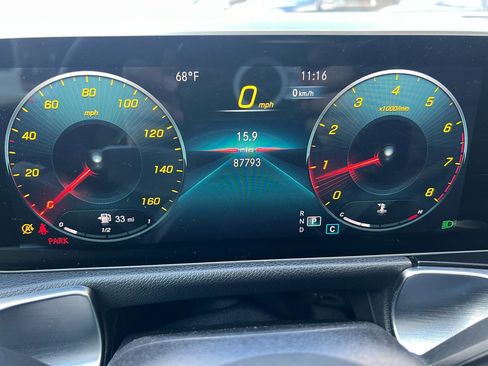 Used 2020 Mercedes-Benz GLB 250 4MATIC w/ Premium Package image 36