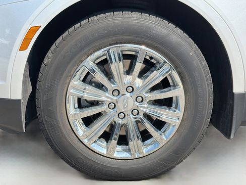 Used 2018 Cadillac XT5 Luxury w/ Driver Awareness Package image 39