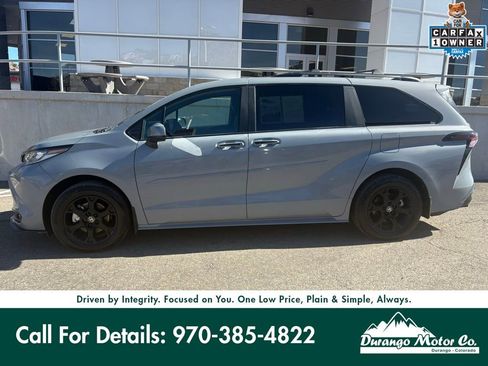 Used 2025 Toyota Sienna XLE Woodland Edition image 3