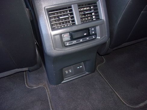 Used 2022 Volkswagen Atlas SEL Premium image 17