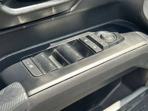 Used 2025 Toyota Tacoma SR image 21