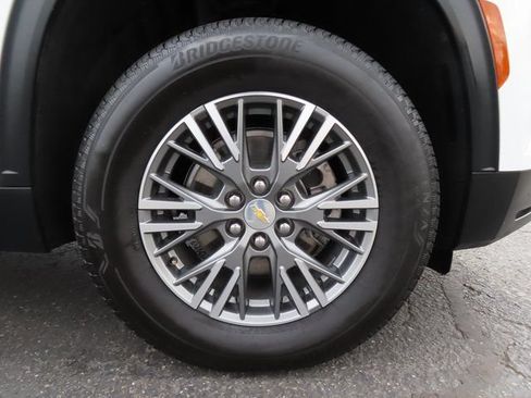Used 2025 Chevrolet Traverse LT AWD/4WD image 9
