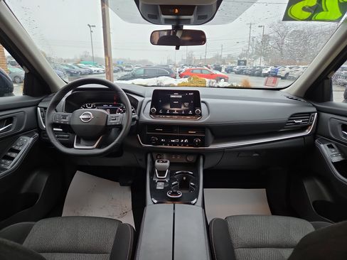 Used 2025 Nissan Rogue SV image 14