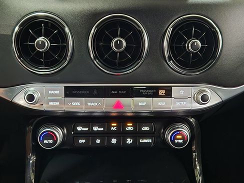Used 2019 Kia Stinger Premium RWD image 37