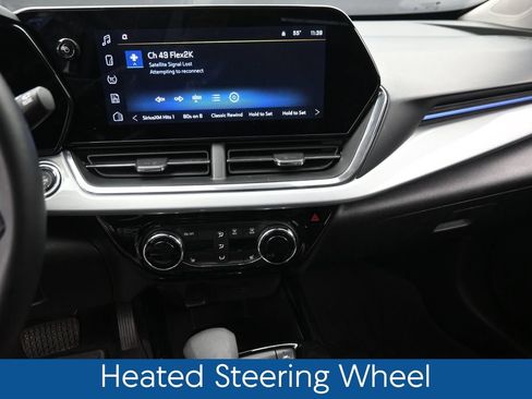 Used 2025 Chevrolet Trax LT w/ Driver Confidence Package FWD image 20