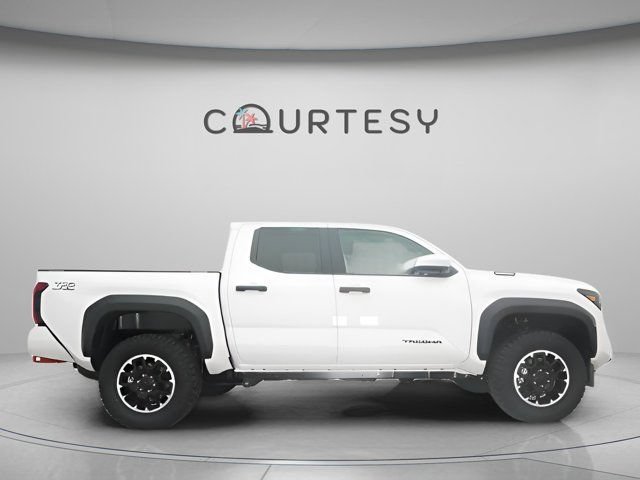Certified 2025 Toyota Tacoma TRD Off-Road AWD/4WD image 30