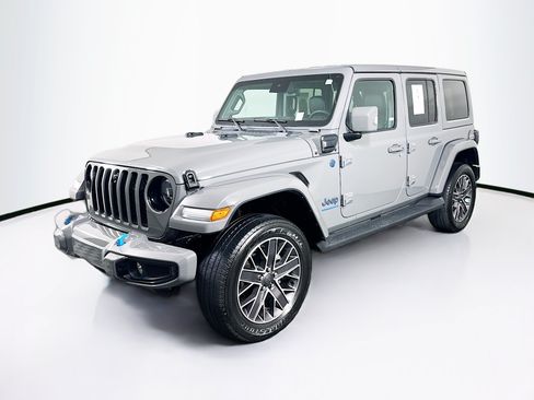 Used 2023 Jeep Wrangler Unlimited Sahara AWD/4WD image 3