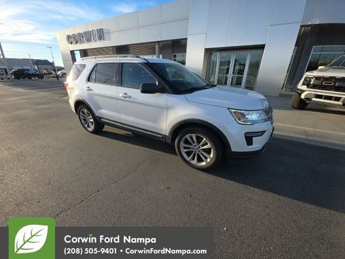 Used 2018 Ford Explorer XLT image 8