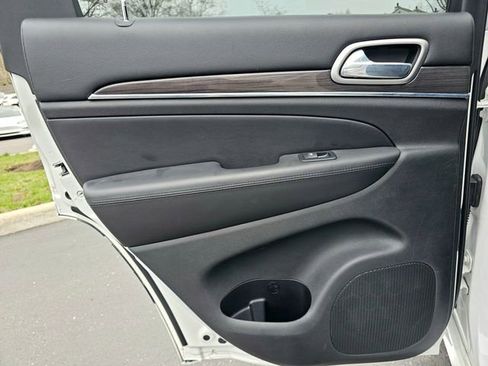 Used 2018 Jeep Grand Cherokee Overland image 25