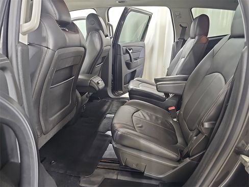 Used 2017 Chevrolet Traverse LT image 19