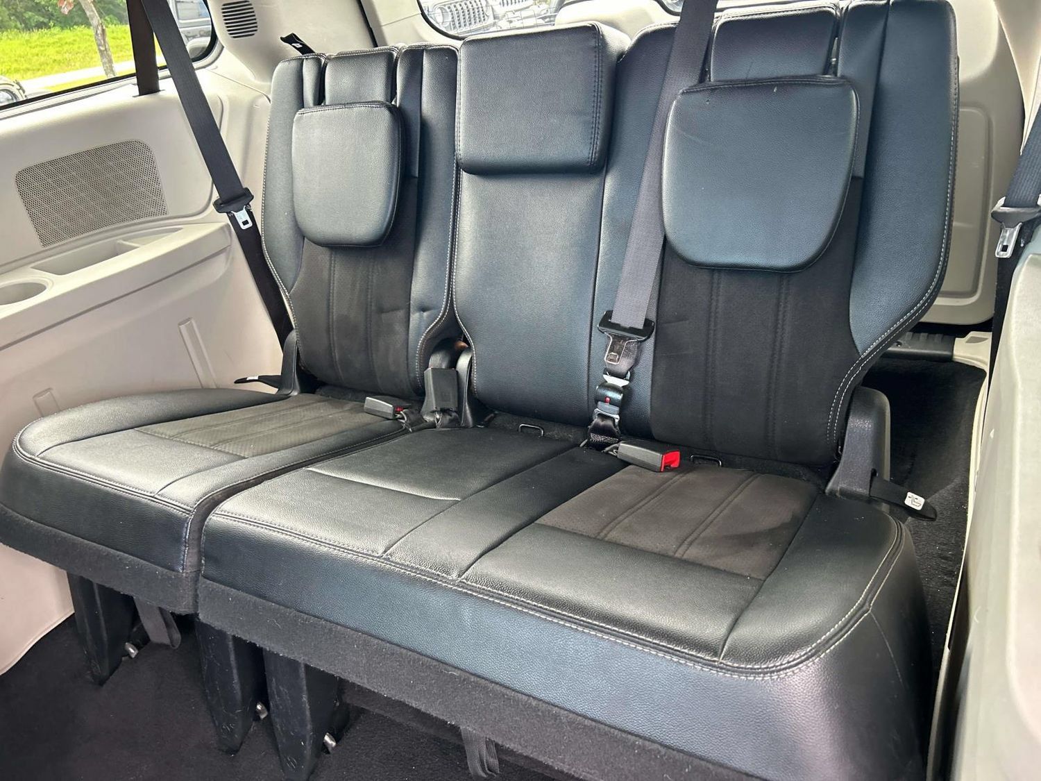 Used 2019 Dodge Grand Caravan SXT FWD image 23