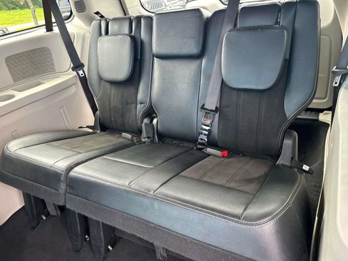 Used 2019 Dodge Grand Caravan SXT FWD image 23
