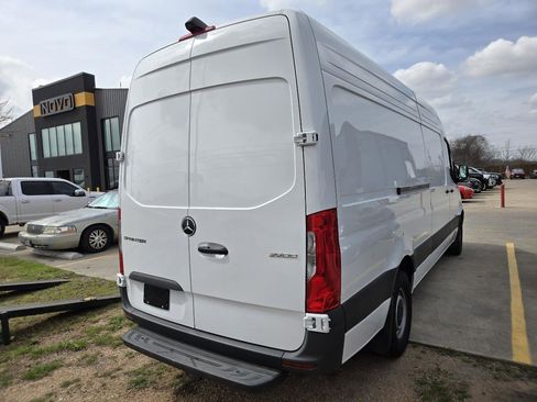 Used 2024 Mercedes-Benz Sprinter 2500 image 5