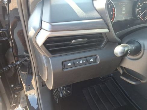 Used 2024 Nissan Altima 2.5 SV FWD image 19