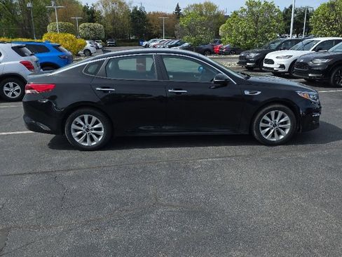 Used 2018 Kia Optima LX w/ 17" Alloy Wheels Package FWD image 9