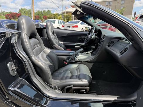 Used 1998 Chevrolet Corvette Convertible RWD image 18