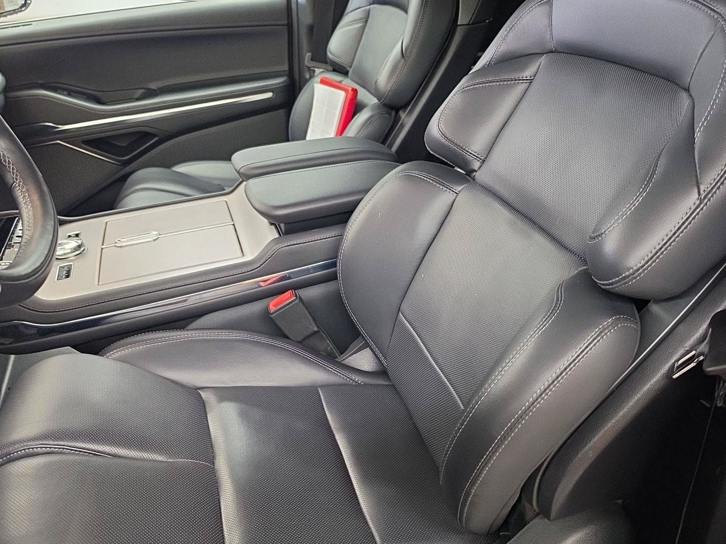 Certified 2025 Lincoln Navigator Reserve AWD/4WD image 6