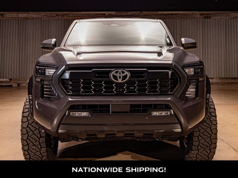 Used 2024 Toyota Tacoma TRD Off-Road image 4