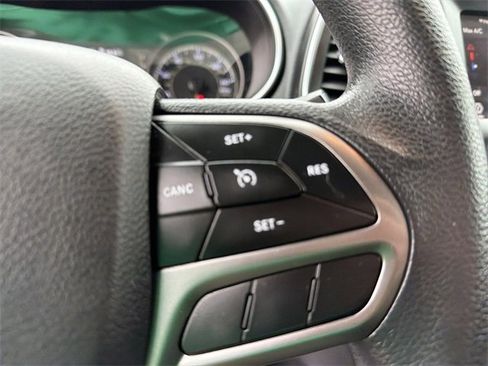 Used 2019 Jeep Cherokee Latitude w/ Popular Appearance Group image 20