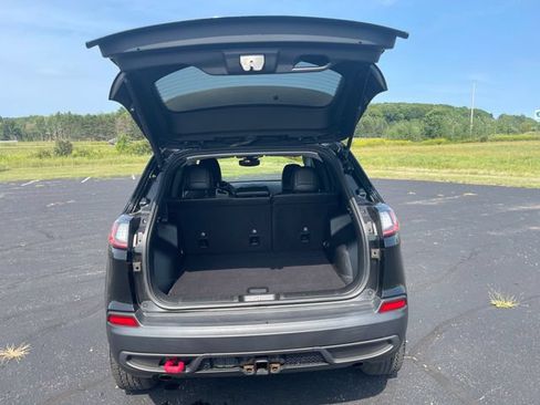 Used 2022 Jeep Cherokee Trailhawk w/ Comfort/Convenience Group AWD/4WD image 25