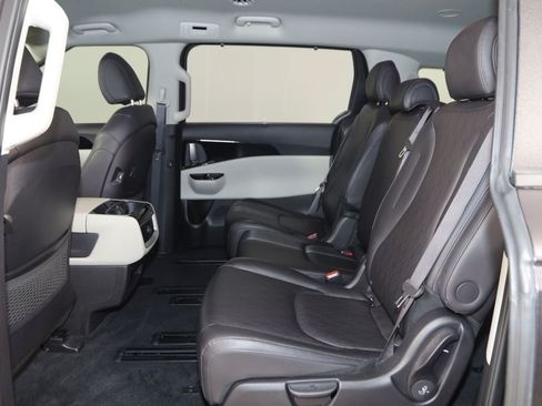 Used 2024 Kia Carnival EX FWD image 54
