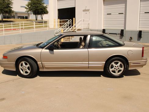 Used 1997 Oldsmobile Cutlass Supreme SL FWD image 5