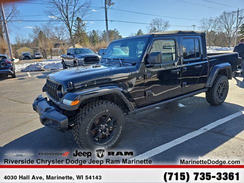 Used 2024 Jeep Gladiator Sport AWD/4WD image 4