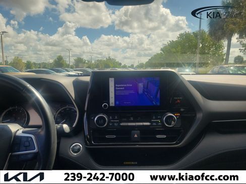 Used 2023 Toyota Highlander XLE FWD image 20