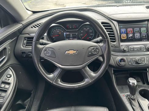 Used 2019 Chevrolet Impala LT FWD image 14