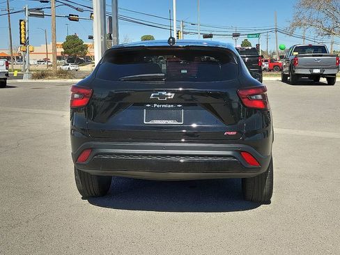 Used 2025 Chevrolet Trax RS w/ Sunroof Package image 9