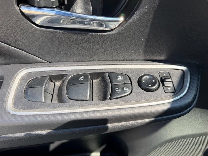 Used 2023 Nissan Versa SR w/ Trunk Package FWD image 16