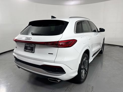 Used 2025 Audi Q5 Premium Plus w/ Premium Plus AWD/4WD image 7