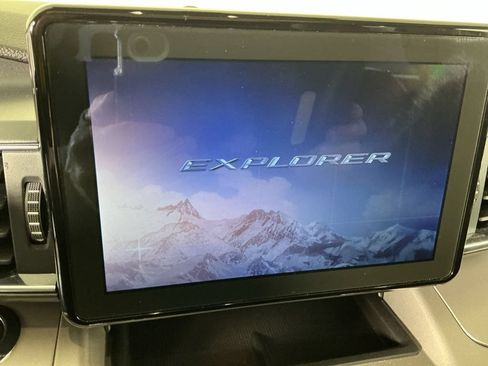 Used 2023 Ford Explorer XLT w/ Equipment Group 202A AWD/4WD image 18