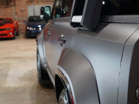 Used 2025 Land Rover Defender 110 image 26