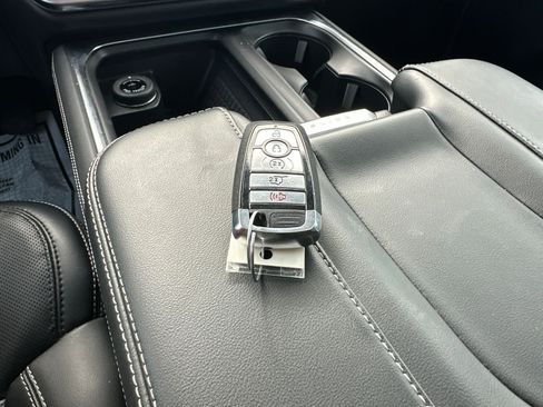 Used 2025 Ford Expedition Platinum AWD/4WD image 6
