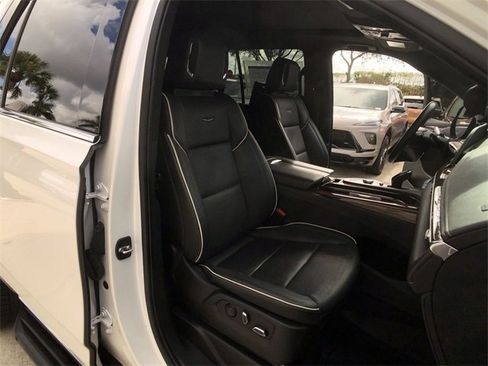 Certified 2022 Cadillac Escalade Premium Luxury image 34