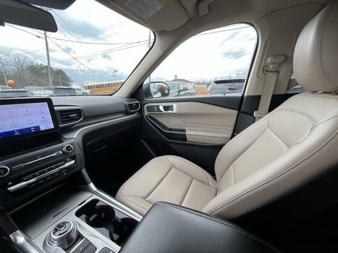 Used 2020 Ford Explorer XLT w/ Equipment Group 202A image 15