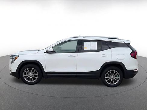 Used 2024 GMC Terrain SLT AWD/4WD image 9