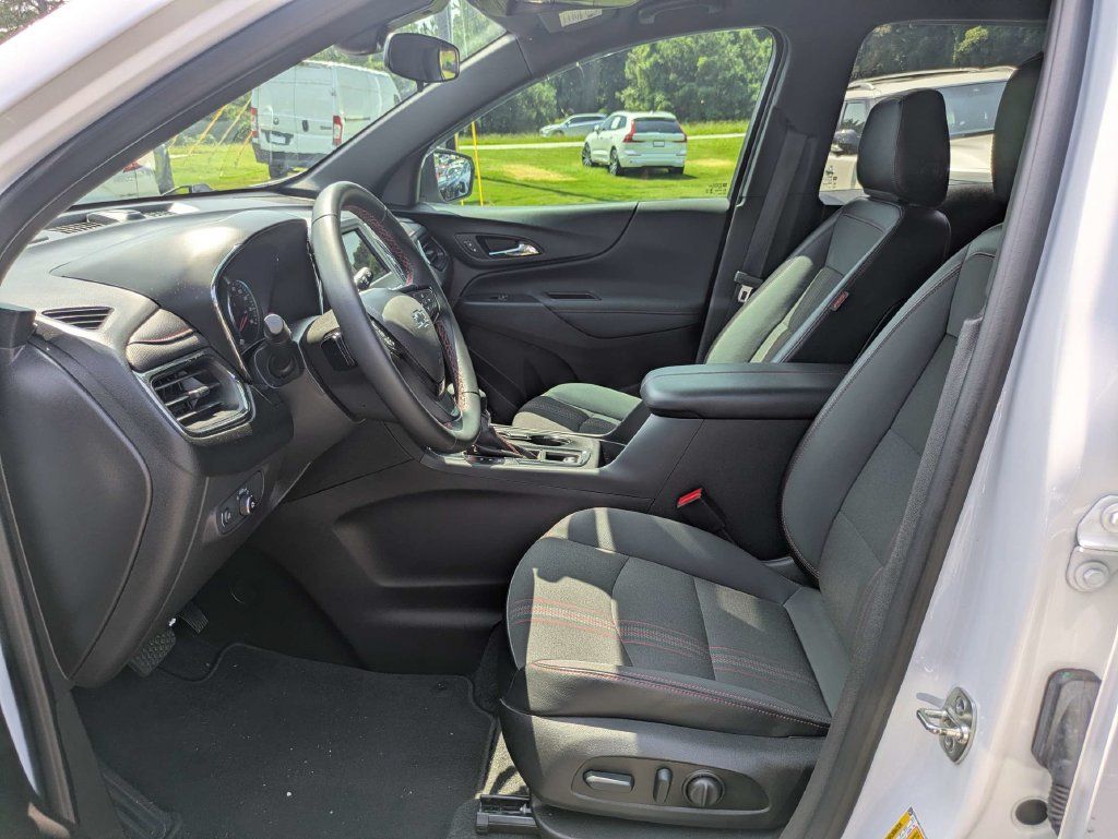 Used 2024 Chevrolet Equinox RS FWD image 21
