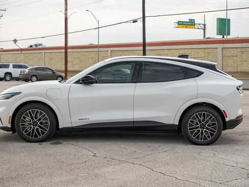 Used 2025 Ford Mustang Mach-E Premium image 4