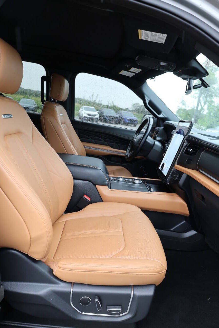 Used 2023 Ford Expedition Platinum AWD/4WD image 15
