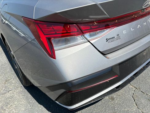 Used 2024 Hyundai Elantra SEL w/ Convenience Package image 10