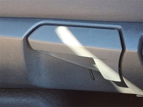 Certified 2025 Nissan Kicks SV image 15