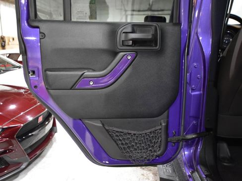 Used 2017 Jeep Wrangler Unlimited Rubicon w/ Cold Weather Group image 39