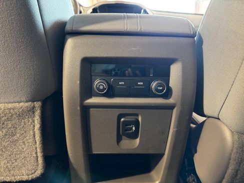 Used 2021 Chevrolet Traverse LT image 14