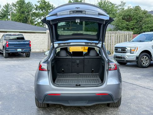 Used 2024 Tesla Model Y Long Range AWD/4WD image 35