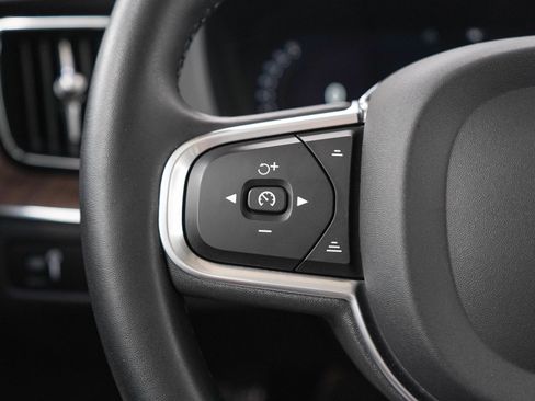 Used 2022 Volvo XC60 B5 Momentum AWD/4WD image 26