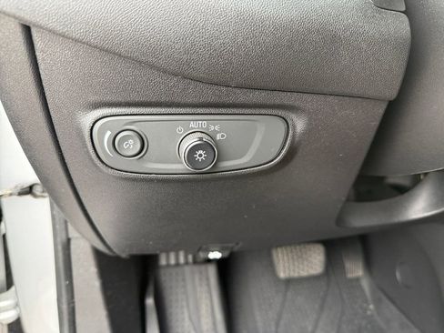 Used 2019 Chevrolet Equinox LT w/ LPO, Chrome Package image 23