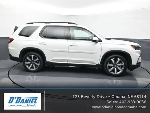 Used 2024 Honda Pilot Touring image 7