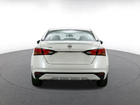 Used 2025 Nissan Altima 2.5 SV FWD image 8
